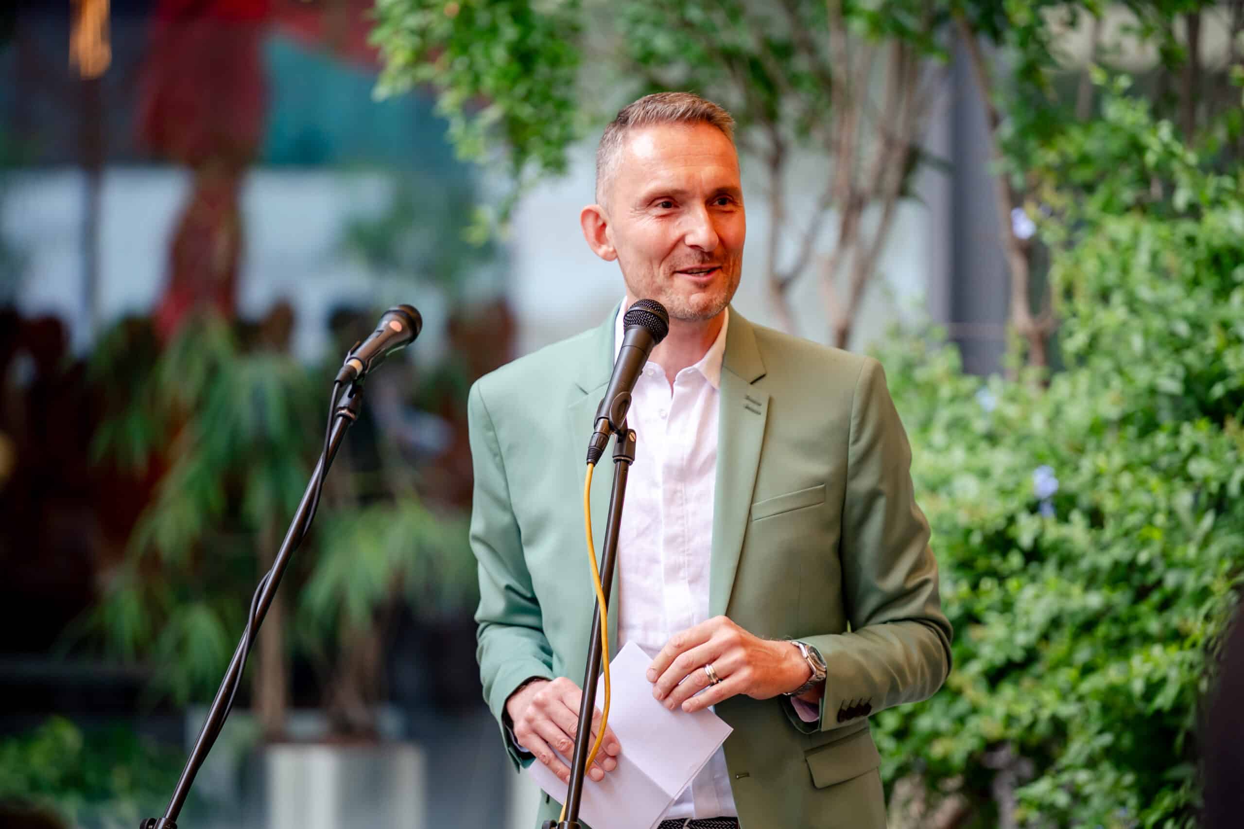 Rechtsanwalt Dr. Mark Butt von GSK Stockmann bei einem Vortrag